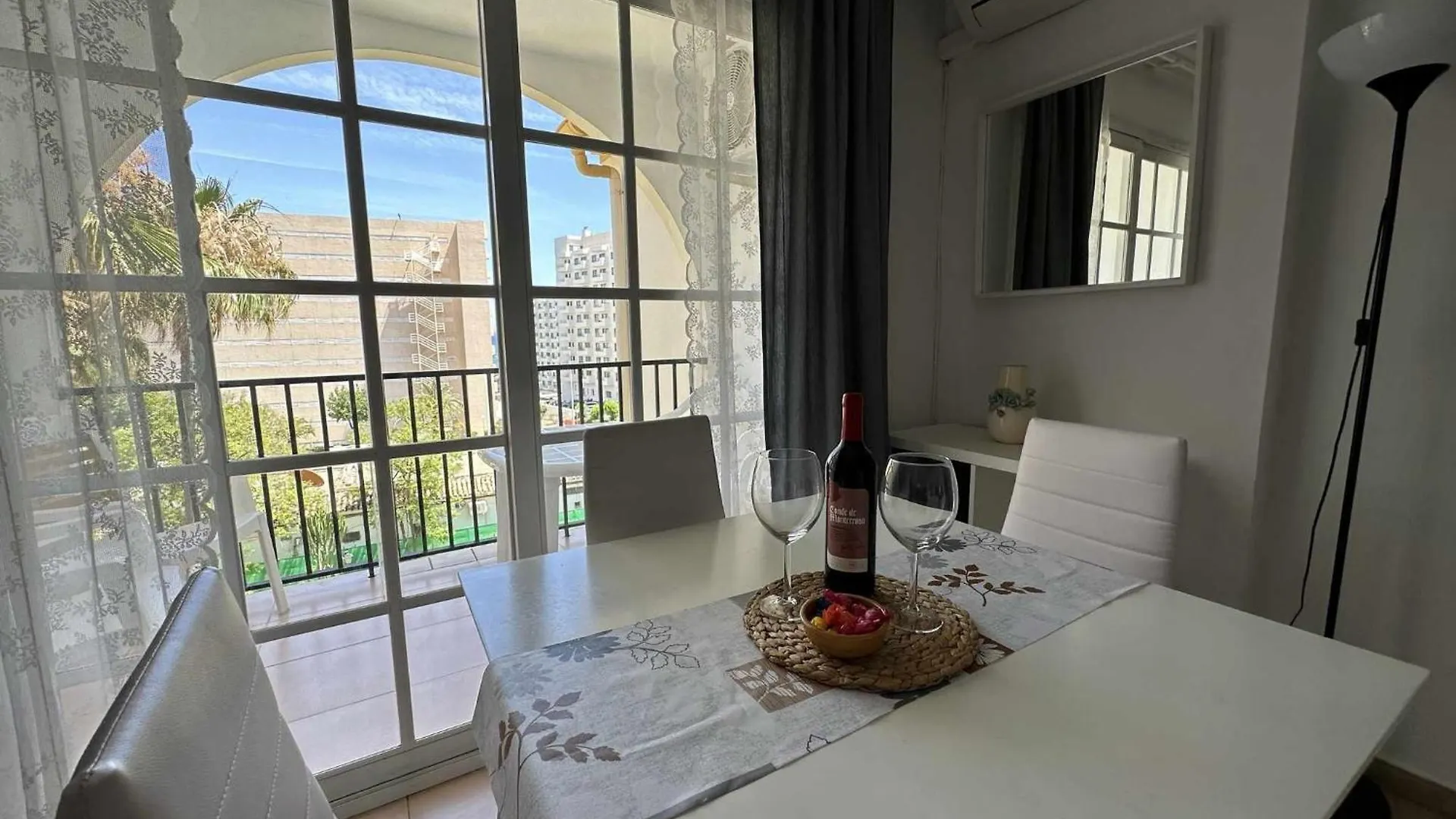 Apartamento La Carihuela A 2 Minutos De La Playa Torremolinos España